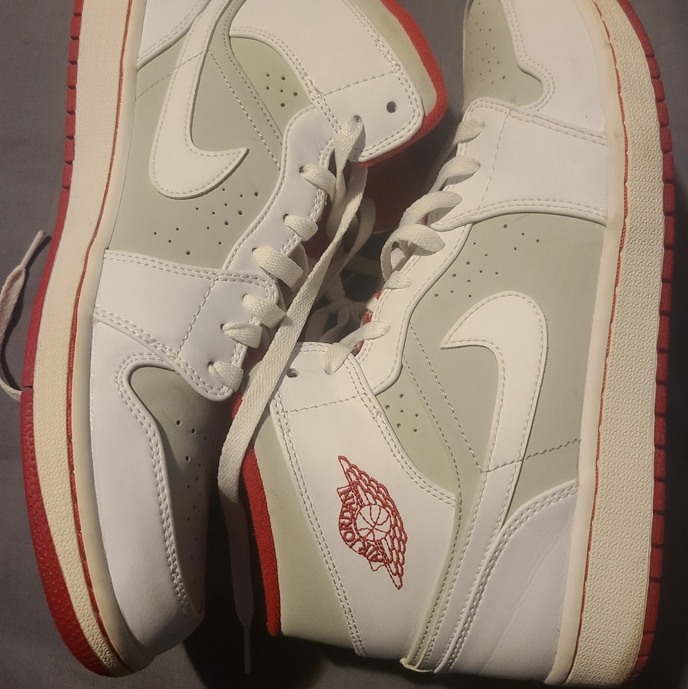 Jordan 1 Mid - "Hare" Size 12